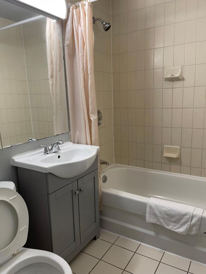 Liberty Inn Bowmanville Luaran gambar