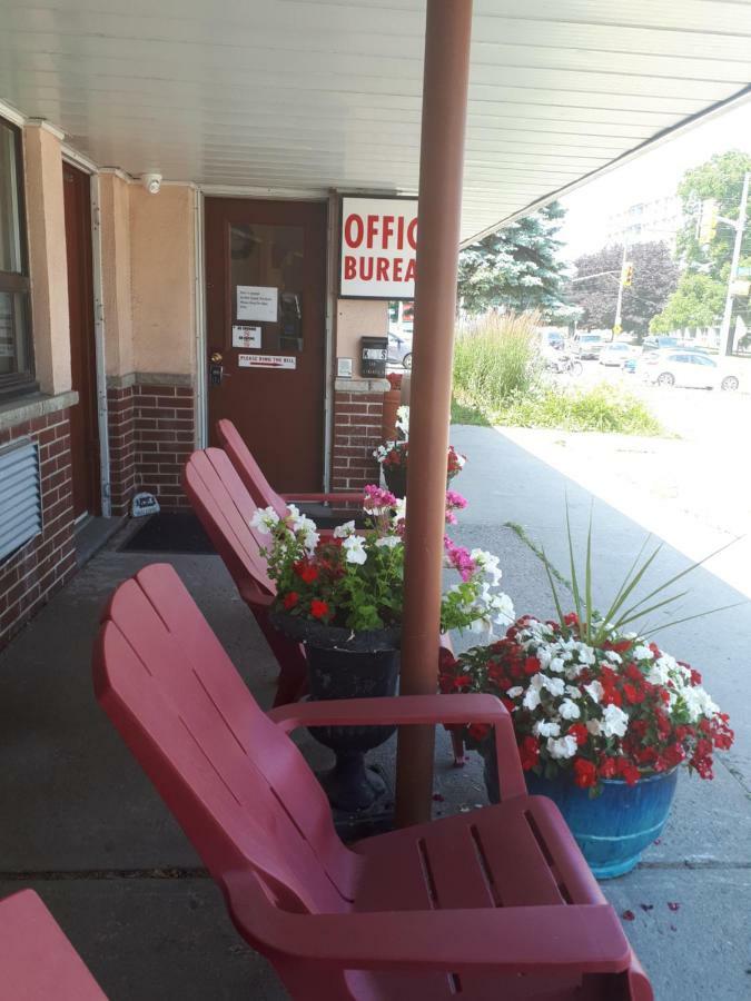 Liberty Inn Bowmanville Luaran gambar
