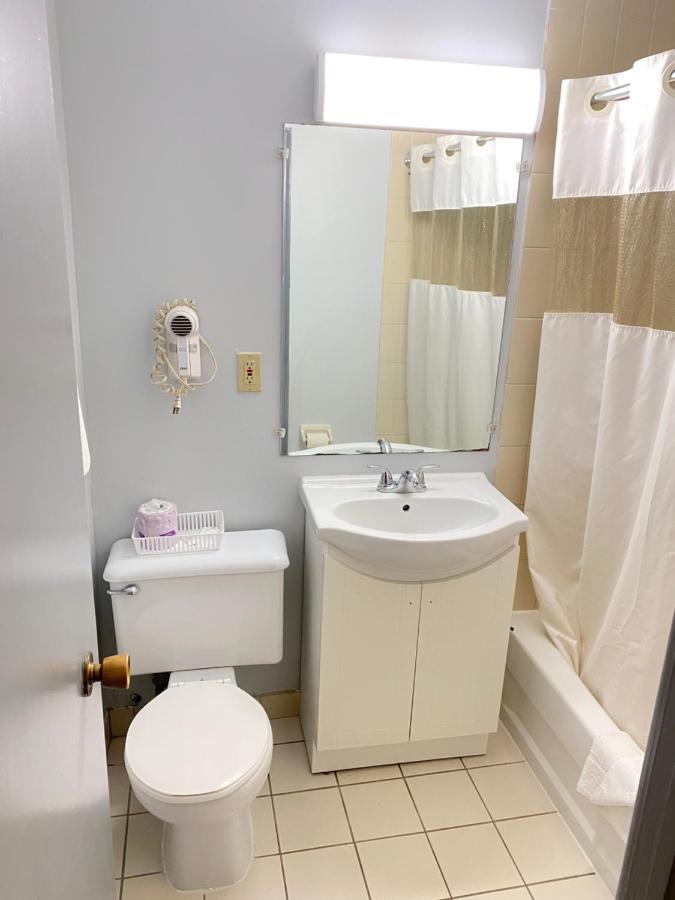 Liberty Inn Bowmanville Luaran gambar
